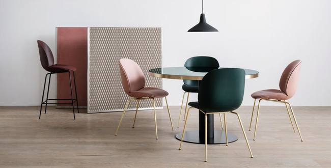 Ghế ăn Beetle Velvet kết hợp với bàn ăn tròn là một sự kết hợp hoàn hảo Ghế ăn Beetle Velvet kết hợp với bàn ăn tròn là một sự kết hợp hoàn hảo